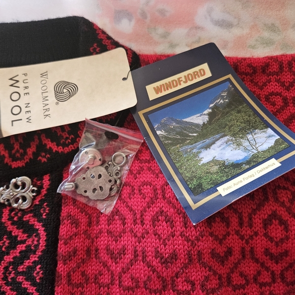 WINDFJORD RED WOOL SWEATER WOMENS XS NEW w TAGS NORWAY - Picture 3 of 9